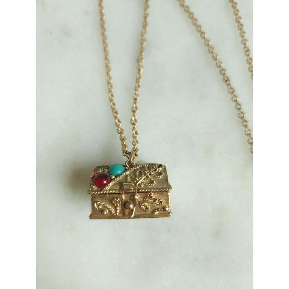 VTG 1974 Signed Avon Necklace Queens Ransom Treasure Chest Charm Locket GoldTone